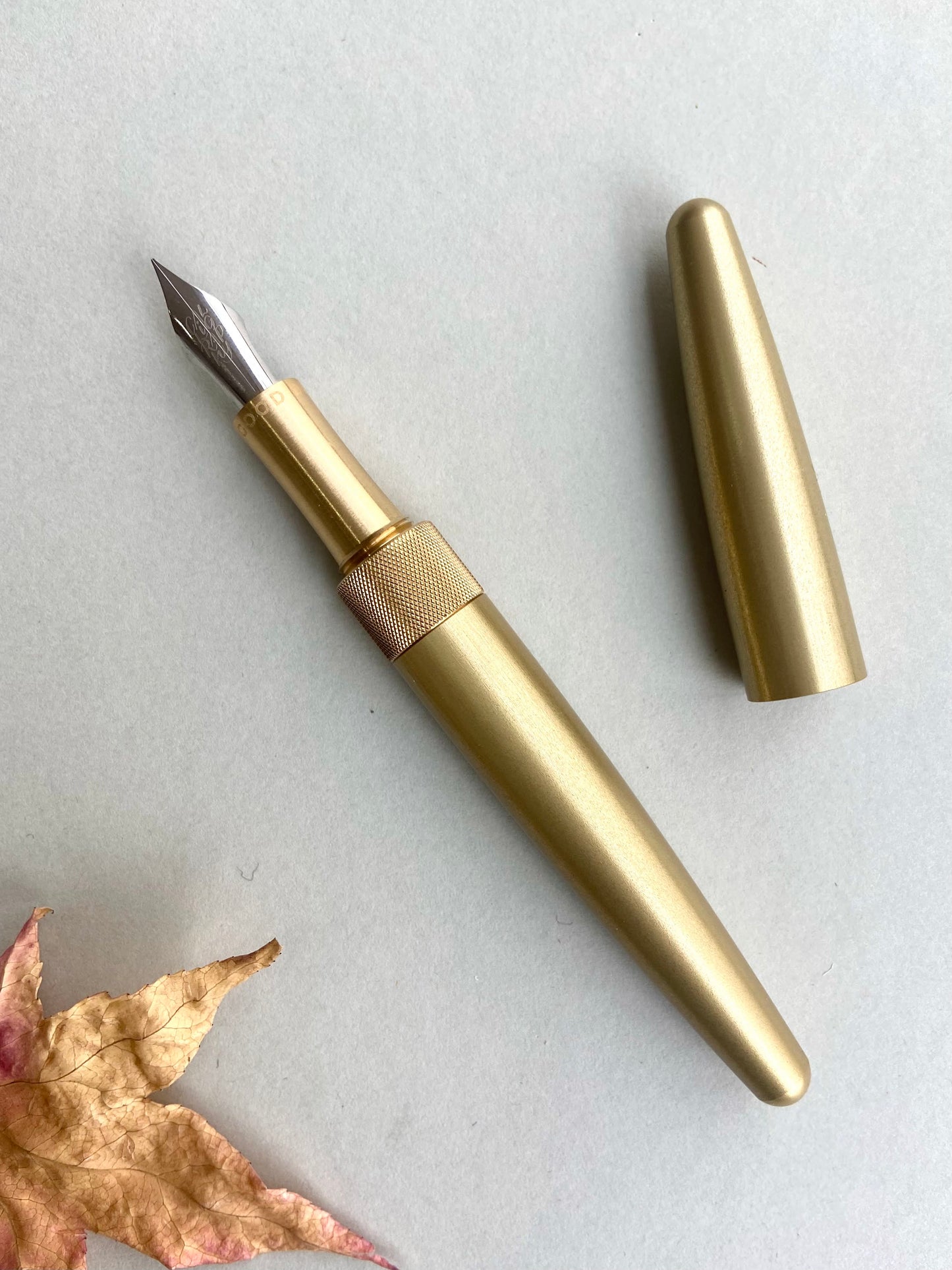 R615 Fountain Pen - Champagne Gold