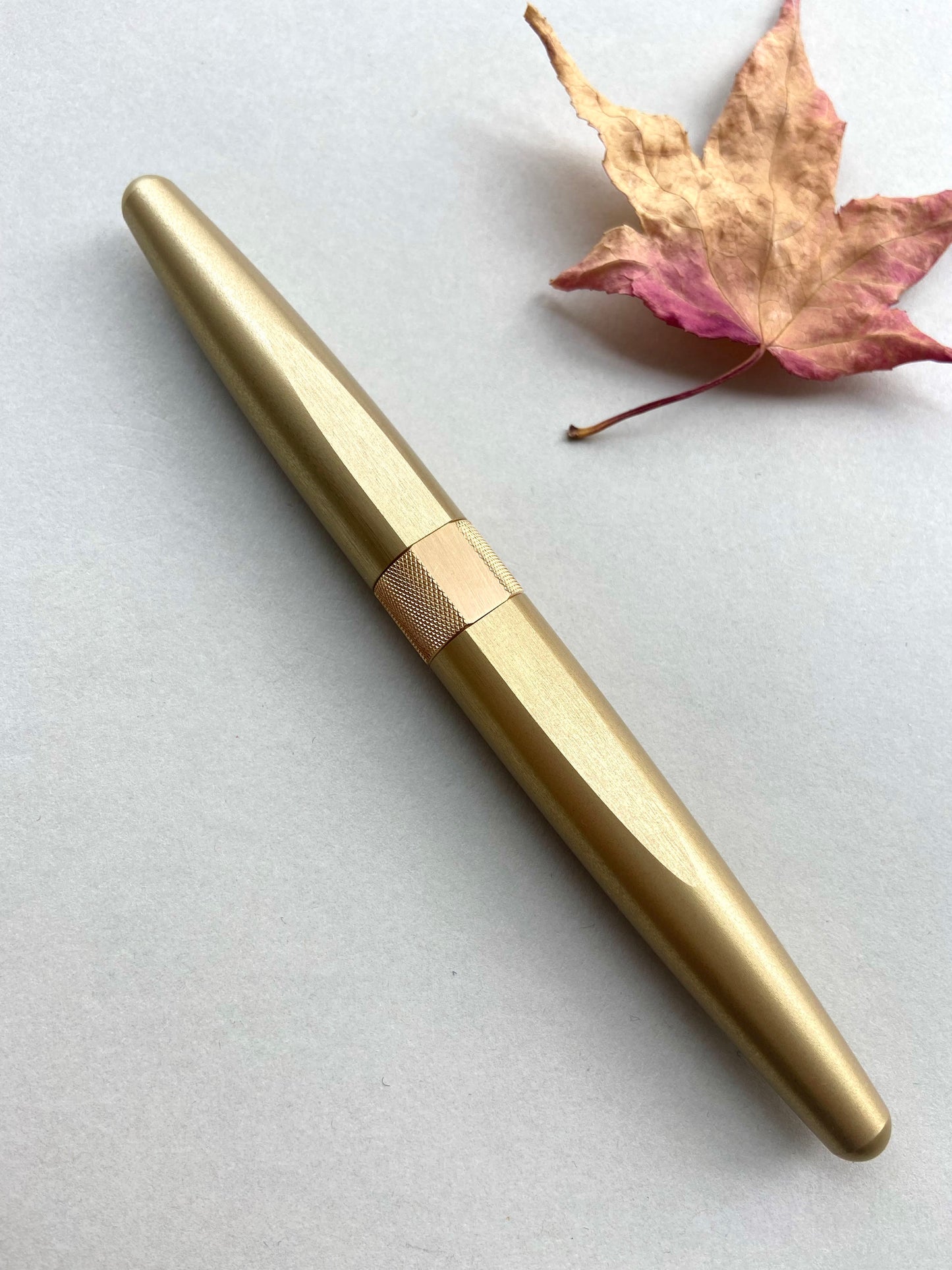 R615 Fountain Pen - Champagne Gold