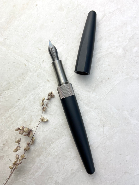 R615 Fountain Pen - Matte Black