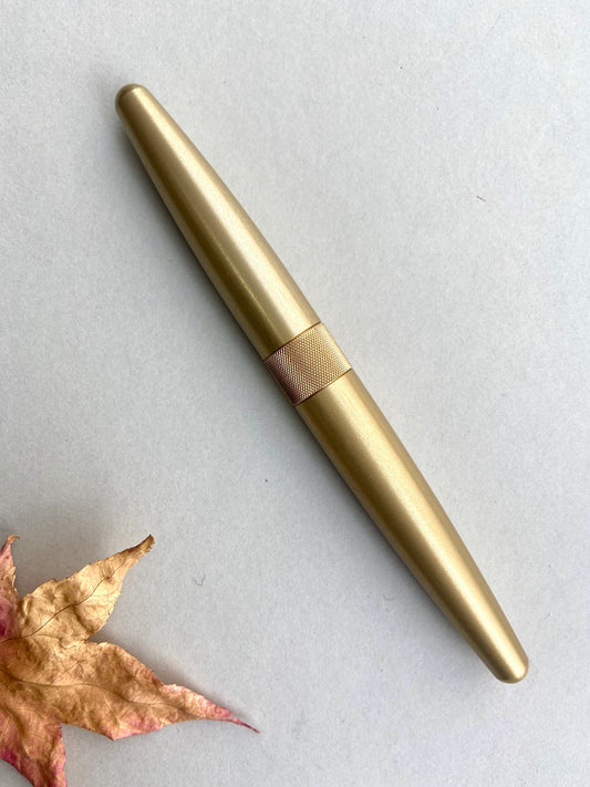R615 Fountain Pen - Champagne Gold