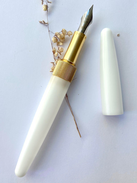 R615 Fountain Pen - White Acetal